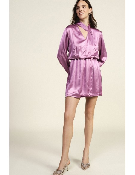 Vestido Curto com Decote Cruzado e Mangas Compridas Dixie