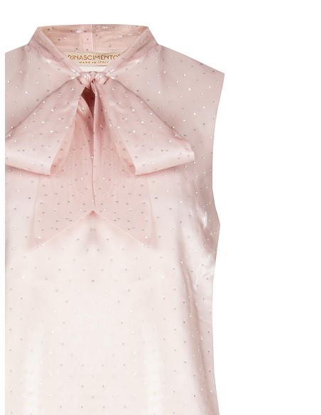 Blusa ampla com cintura marcada em cetim laminado com strass Rinascimento