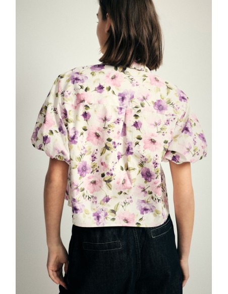 Camisa cropped floral com mangas curtas Por favor