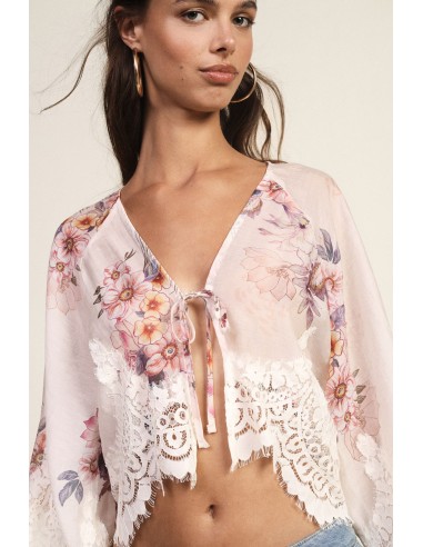 Blusa Ampla com Estampa Floral e Borda em Renda Dixie
