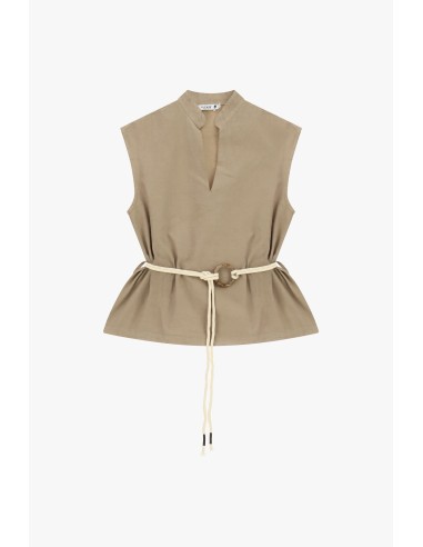 Blusa sem mangas com cinto para atar