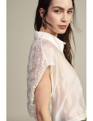 Camisa cropped sem mangas com bordado floral Dixie