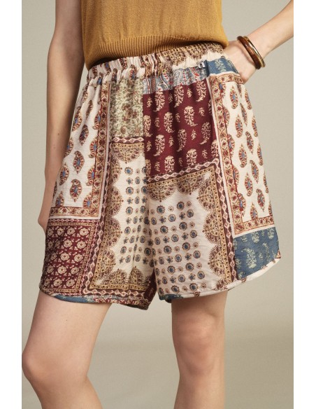 Shorts de corte regular com estampado patchwork Paisley Dixie