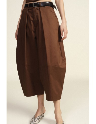 Calças palazzo cropped com cinto e pregas Dixie