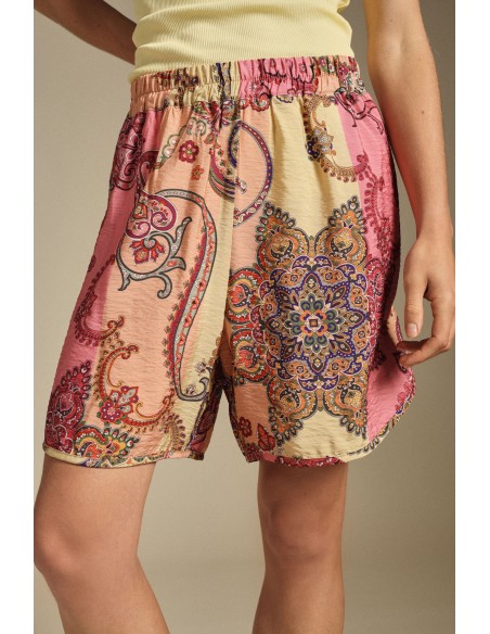 Shorts Regular-Fit com padrão paisley e estampa vibrante Dixie