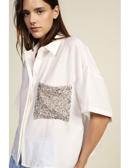 Camisa Boxy Com Mangas Curtas E Bolso Com Lantejoulas Dixie