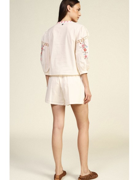 Shorts de corte regular com bordado floral e bainha ondulada Dixie