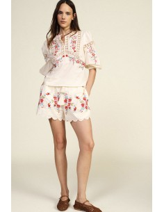 Shorts de corte regular com bordado floral e barra ondulada Dixie