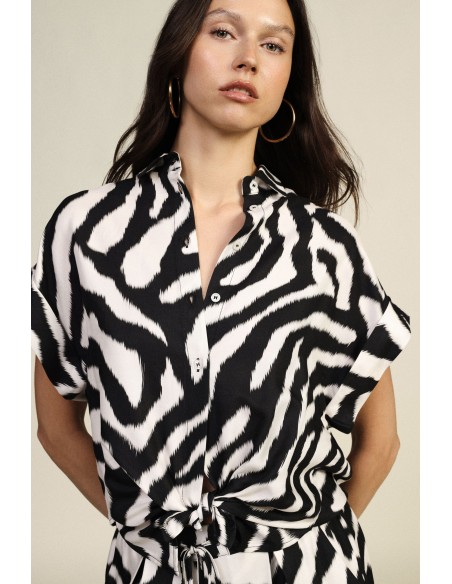 Camisa com estampa animalier e nó frontal Dixie