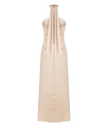 Vestido Longo Sem Alças Com Rosa No Decote E Lenço No Pescoço Rinascimento