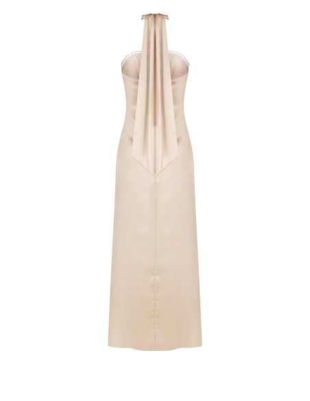 Vestido Longo Sem Alças Com Rosa No Decote E Lenço No Pescoço Rinascimento