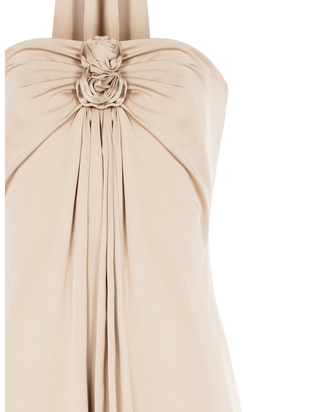 Vestido longo sem alças com rosa no decote e lenço ao pescoço Rinascimento