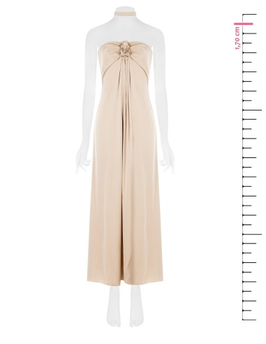 Vestido longo sem alças com rosa no decote e echarpe no pescoço Rinascimento