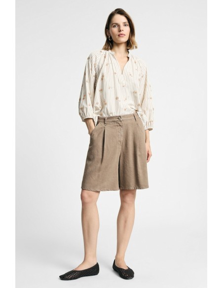 Shorts de cintura alta com pinças e bolsos laterais, por favor