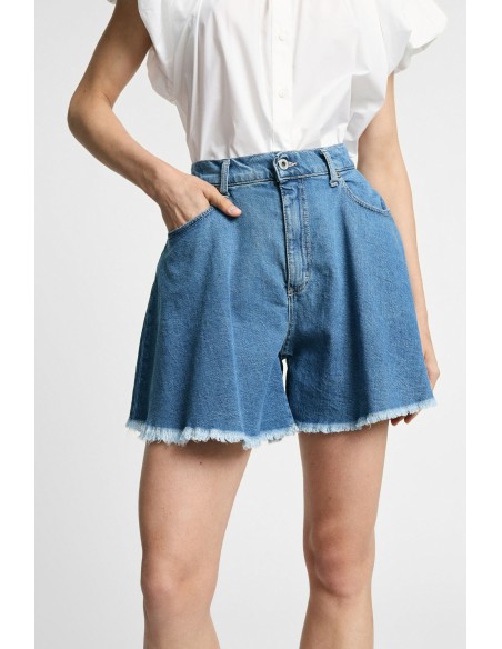 Shorts acampanados com efeito de saia e barra desfiada Please
