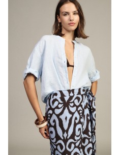 Camisa com gola redonda, mangas curtas e botões Dixie