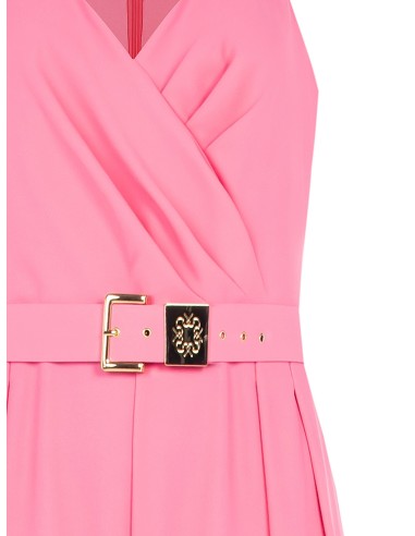 Macacão Palazzo em tecido fluido com cinto rígido coordenado e placa com logótipo Rinascimento