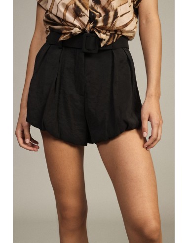 Shorts Hot Pants com Pregas e Cinto Coordenado Dixie