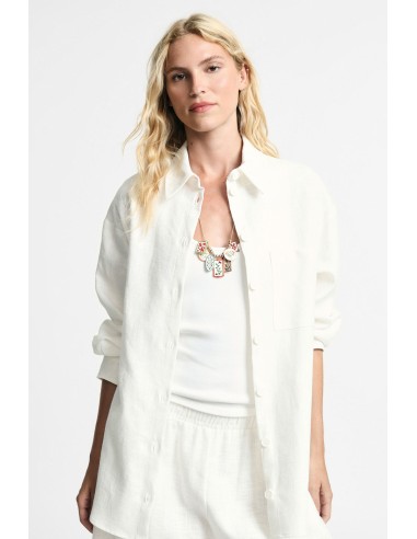 Camisa corte regular com bolso frontal e mangas compridas, por favor