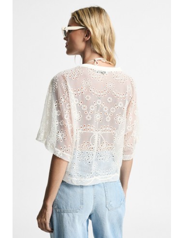 Top Boxy com Bordado Floral e Borda Ondulada Please