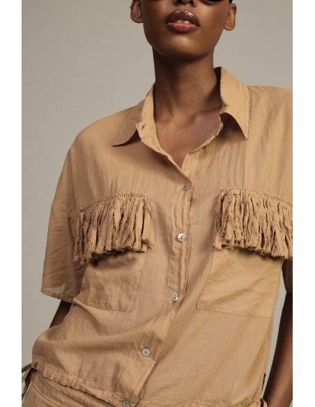 Camisa Cropped Bolsos Franjas Manga Curta Dixie