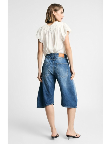 Bermuda de corte regular em denim com bolsos laterais Please