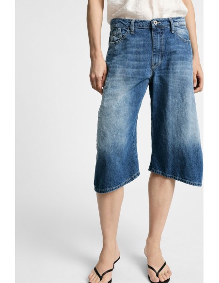Bermuda de corte regular em ganga com bolsos laterais Please