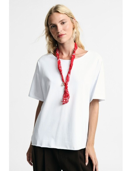 T-Shirt Mangas Curtas com Foulard Decorativo Please
