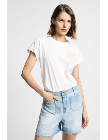 T-shirt mangas curtas com bordado de coração no peito Please