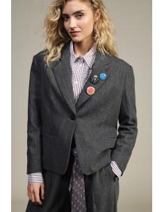 Blazer com Botões e Broches Decorativos Estampa às Riscas Dixie