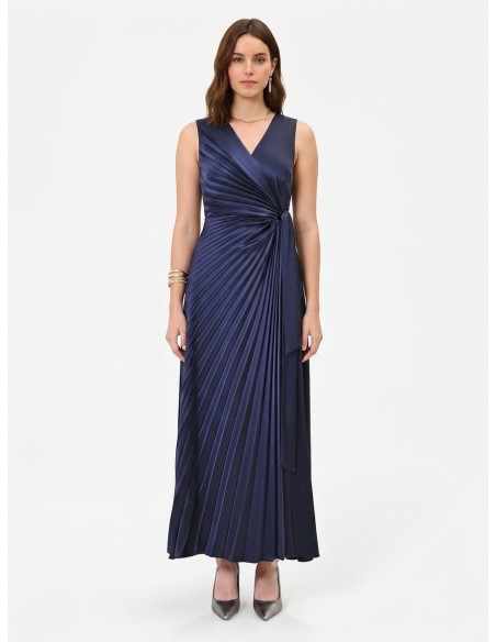 Vestido Longo Em Cetim Plissado Com Decote Em V Cruzado Amarrado Na Cintura Rinascimento