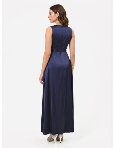 Vestido longo em cetim plissado com decote em V cruzado e nó na cintura Rinascimento