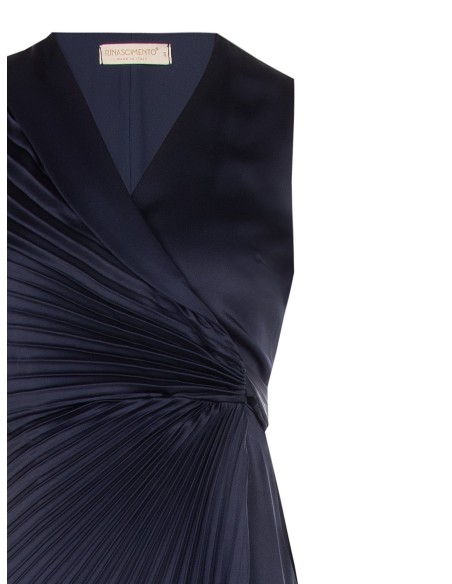 Vestido longo em cetim plissado com decote em V cruzado, amarrado na cintura Rinascimento