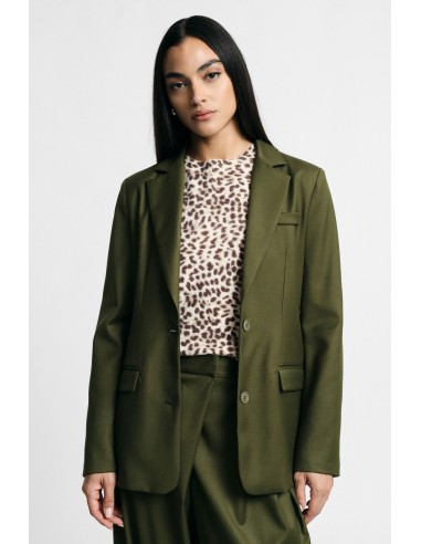 Blazer com lapela clássica e bolsos com aba, por favor