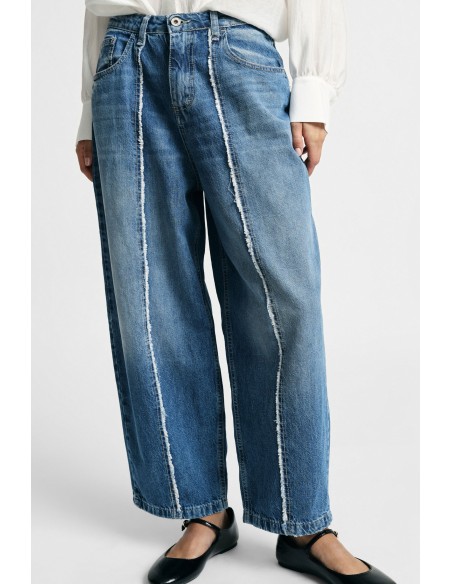 Jeans Perna Larga com Costuras em Contraste Please