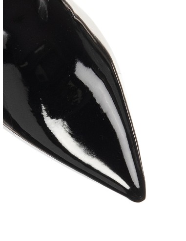 Botim De Bico Fino Em Verniz Brilhante Com Tiras Decorativas Rinascimento
