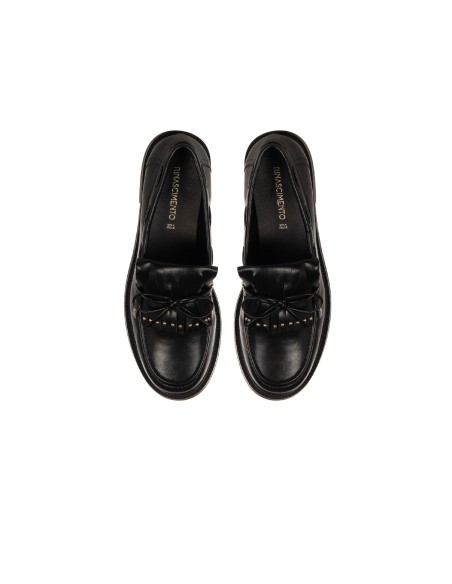 Mocassins em pele sintética com pequenas tachas decorativas Rinascimento