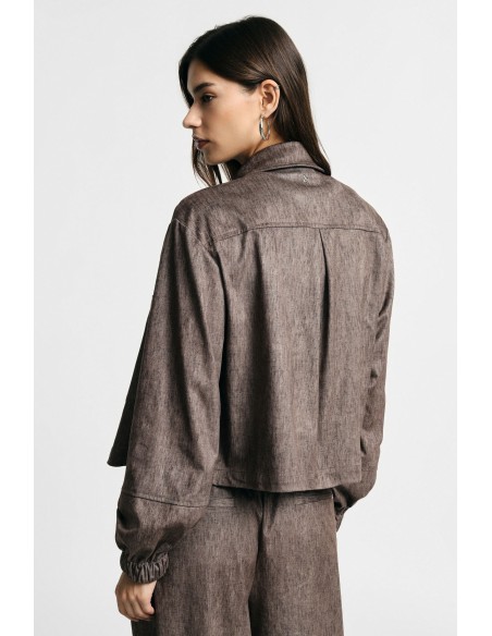 Jaqueta-camisa cropped com bolsos frontais Please