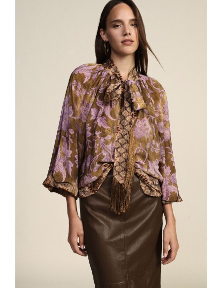 Blusa ampla com estampa floral com laço e franjas Dixie