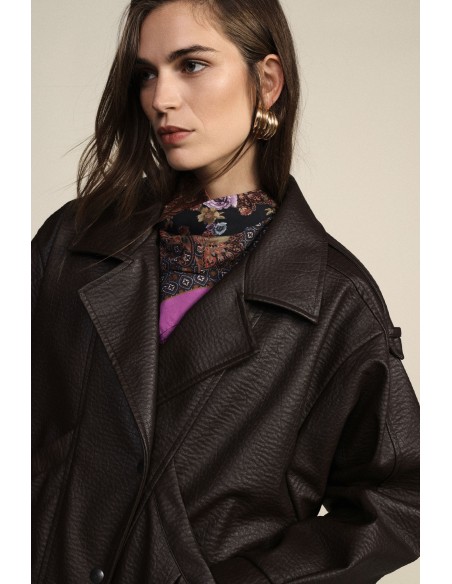 Casaco Curto com Maxi Lapelas e Bolsos Frontais Dixie