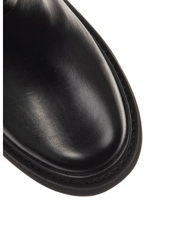 Botas biker em pele sintética com pregas e tira Rinascimento