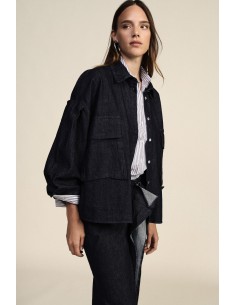 Camisa com Bolsos Aplicados e Corte Reto Dixie