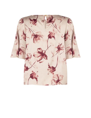 Blusa Curvy em cetim com grandes flores esfumadas e mangas tipo capa Rinascimento Curvy