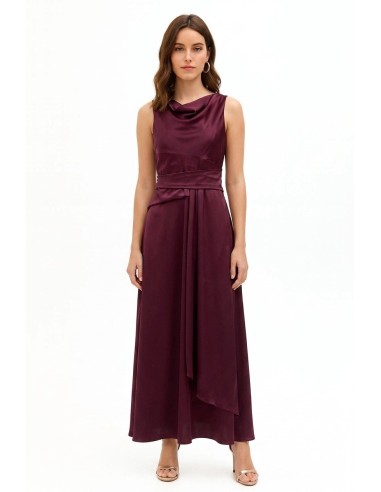 Vestido comprido em cetim com efeito de faixa na cintura e folho comprido à frente Rinascimento