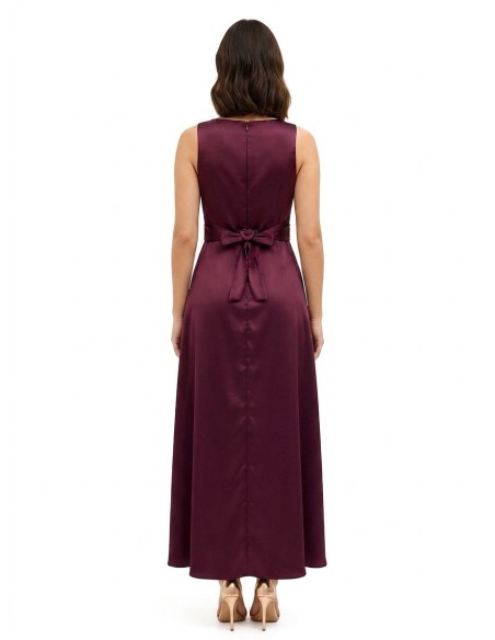 Vestido Comprido em Cetim com Efeito de Faixa na Cintura e Folho Comprido à Frente Rinascimento