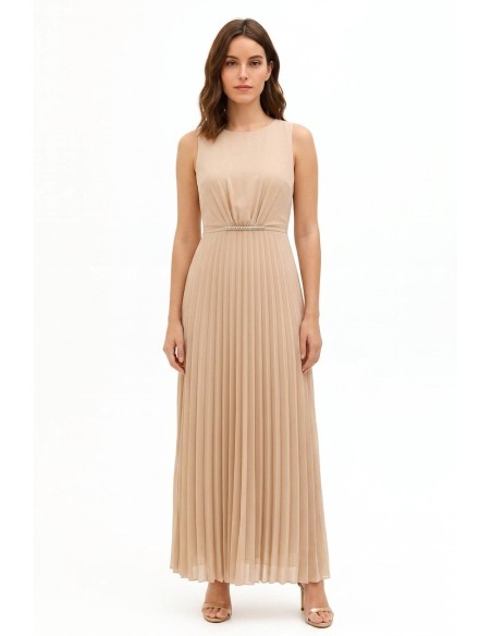Vestido Comprido em Georgette Plissado com Cinto Fino com Joia Rinascimento
