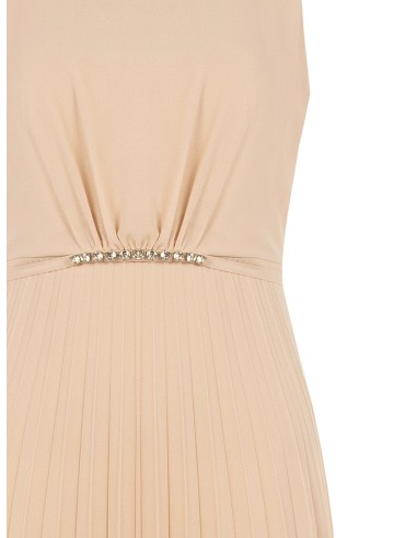 Vestido comprido em georgette plissado com cinto fino com joias Rinascimento