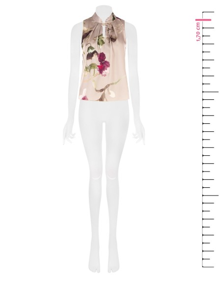 Top fluido em cetim com padrão floral, gola e botão joia Rinascimento