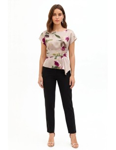 Blusa fluida de cetim com flores, decote barco e franzido na cintura Rinascimento