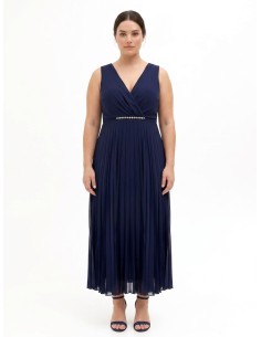 Vestido comprido Curvy em georgette plissada com cristais na cintura e decote cruzado Rinascimento Curvy